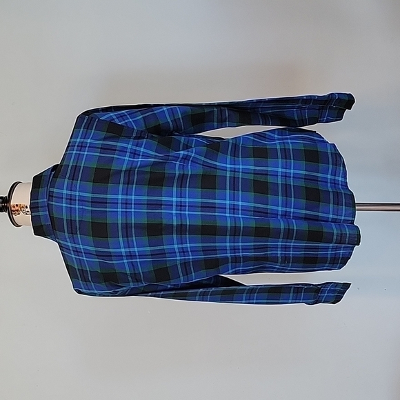 izod button down blue green long sleeved shirt.  Size is Large - Picture 3 of 8